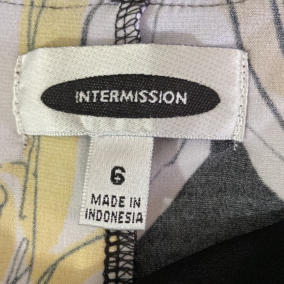 Intermission White Yellow and Black Dress Sleeveless With Pleats Size 6 - Picture 7 of 8